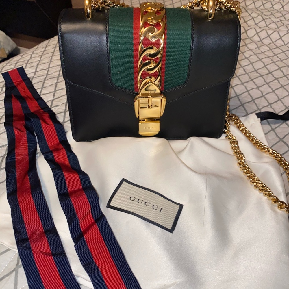 Gucci - Sylvie Leather Mini Chain Bag